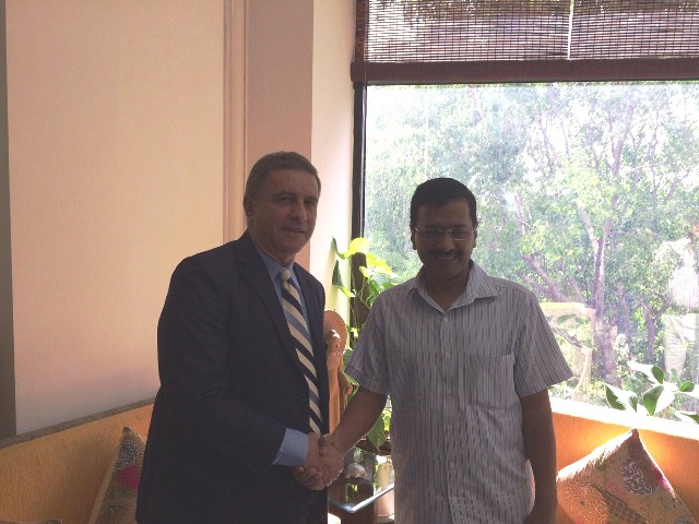 Ambassador Daniel Carmon meets Delhi CM Arvind Kejriwal